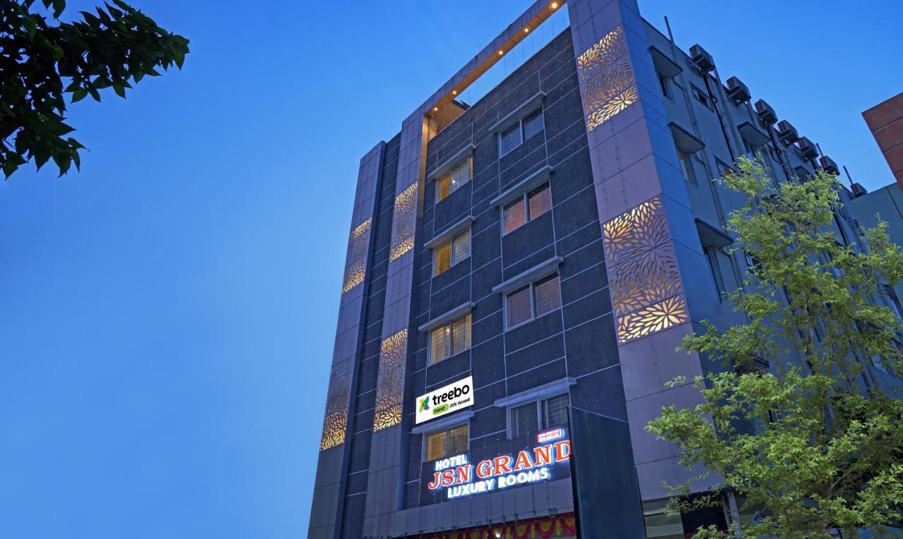 Treebo Trend Jsn Grand Hotel Vijayawāda Buitenkant foto