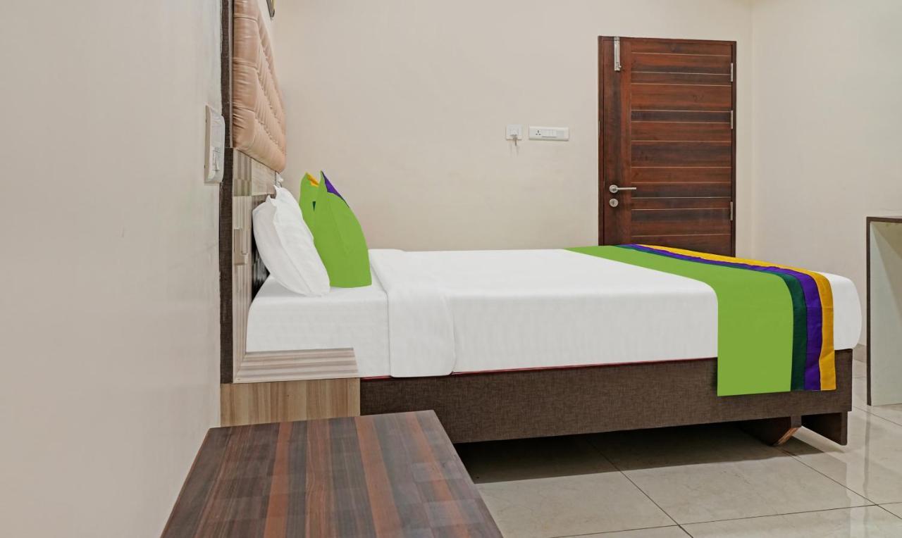 Treebo Trend Jsn Grand Hotel Vijayawāda Buitenkant foto